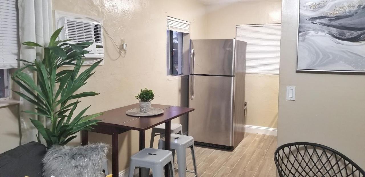 הוליווד Very Glam Apartment 5 Miles From Hard Rock מראה חיצוני תמונה